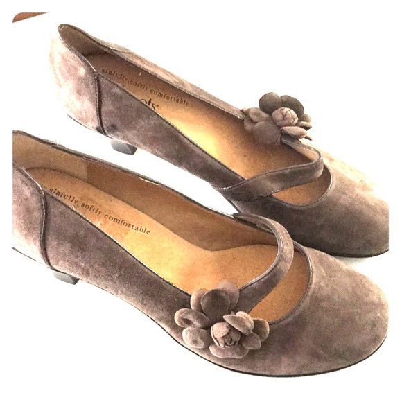Softspots Shoes - Softspots Brown Suede Heels with flower